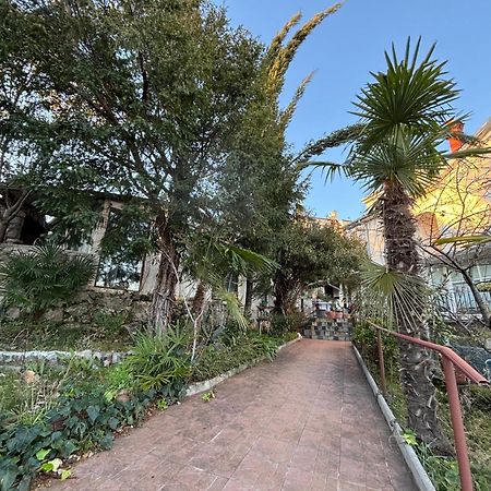 אופטיה Rooms & Apartments Semic מראה חיצוני תמונה