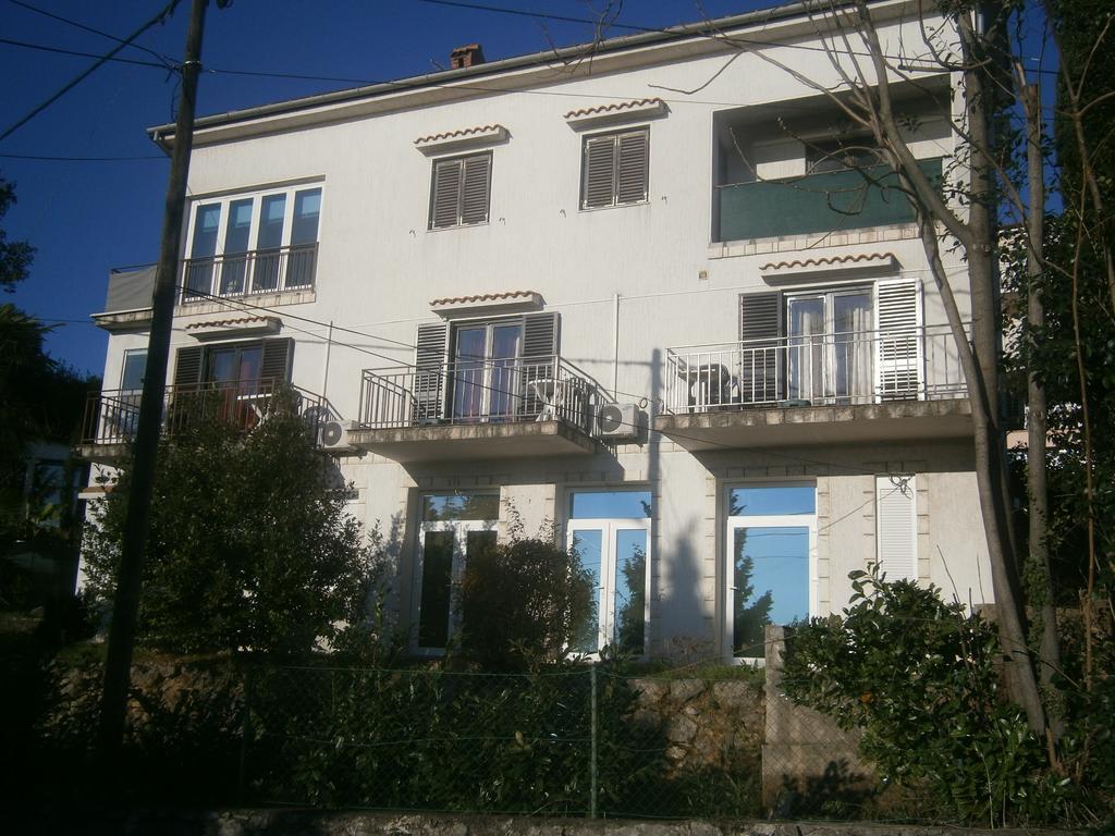 אופטיה Rooms & Apartments Semic מראה חיצוני תמונה