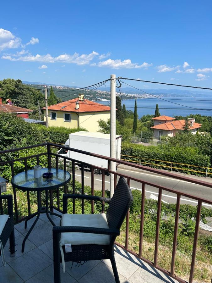 אופטיה Rooms & Apartments Semic מראה חיצוני תמונה