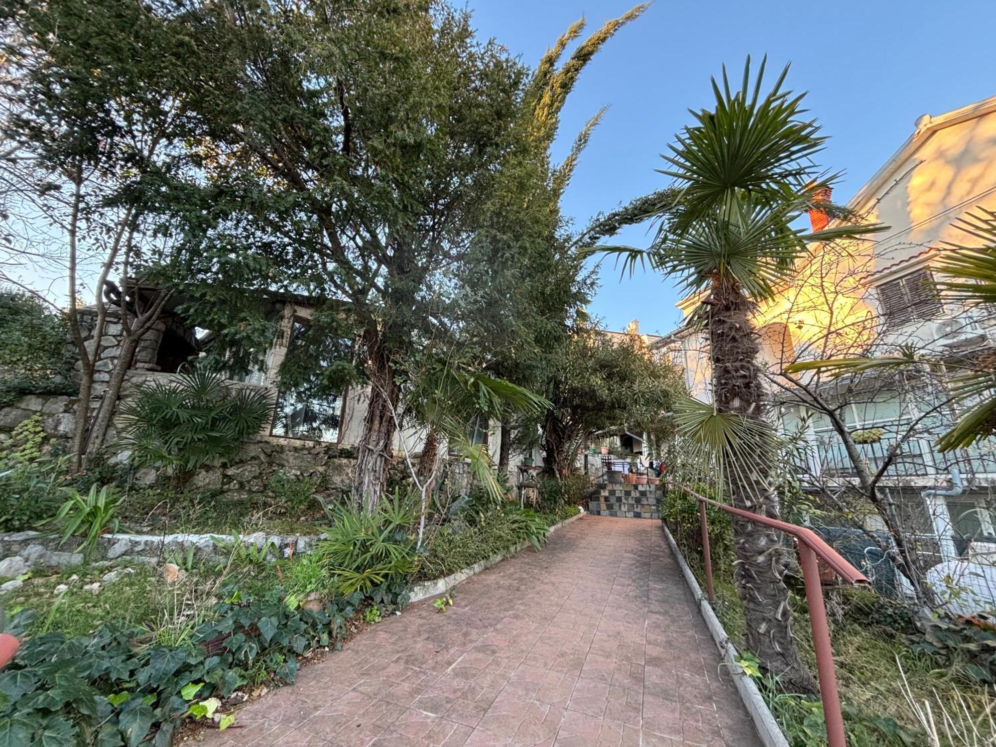 אופטיה Rooms & Apartments Semic מראה חיצוני תמונה