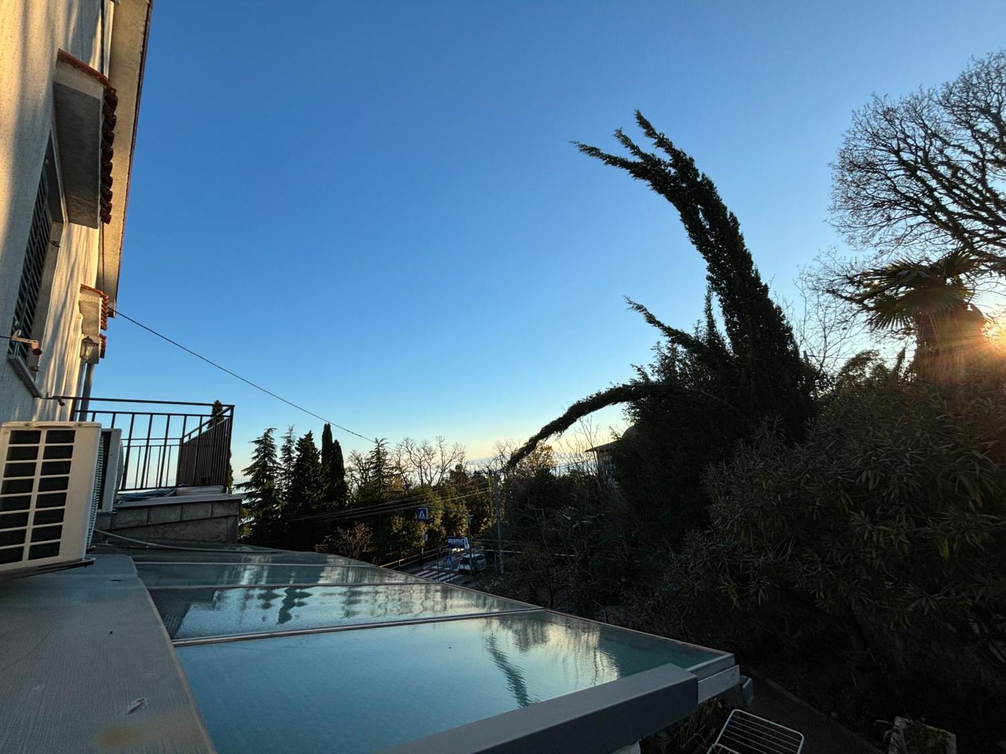 אופטיה Rooms & Apartments Semic מראה חיצוני תמונה