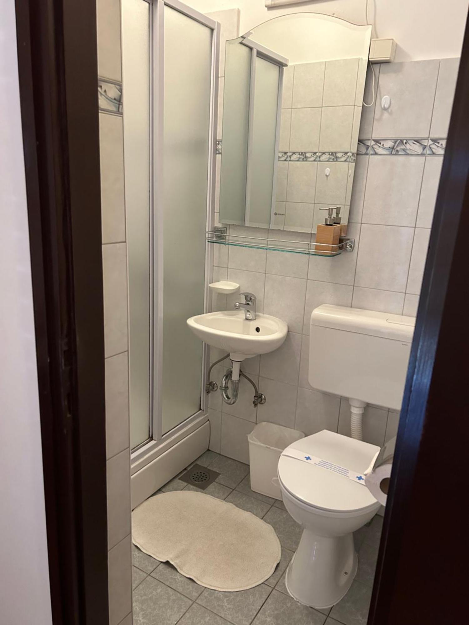 אופטיה Rooms & Apartments Semic מראה חיצוני תמונה