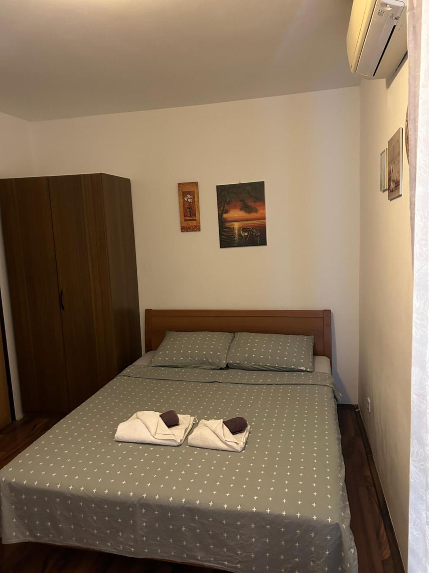 אופטיה Rooms & Apartments Semic מראה חיצוני תמונה