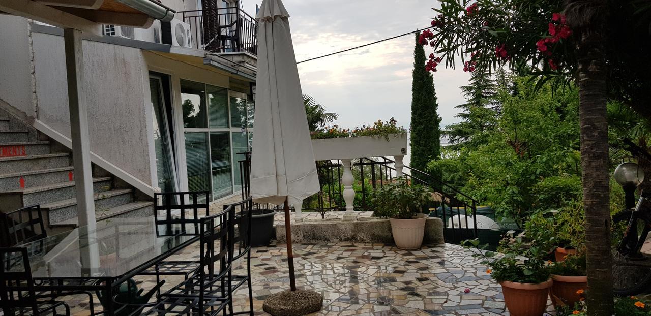 אופטיה Rooms & Apartments Semic מראה חיצוני תמונה