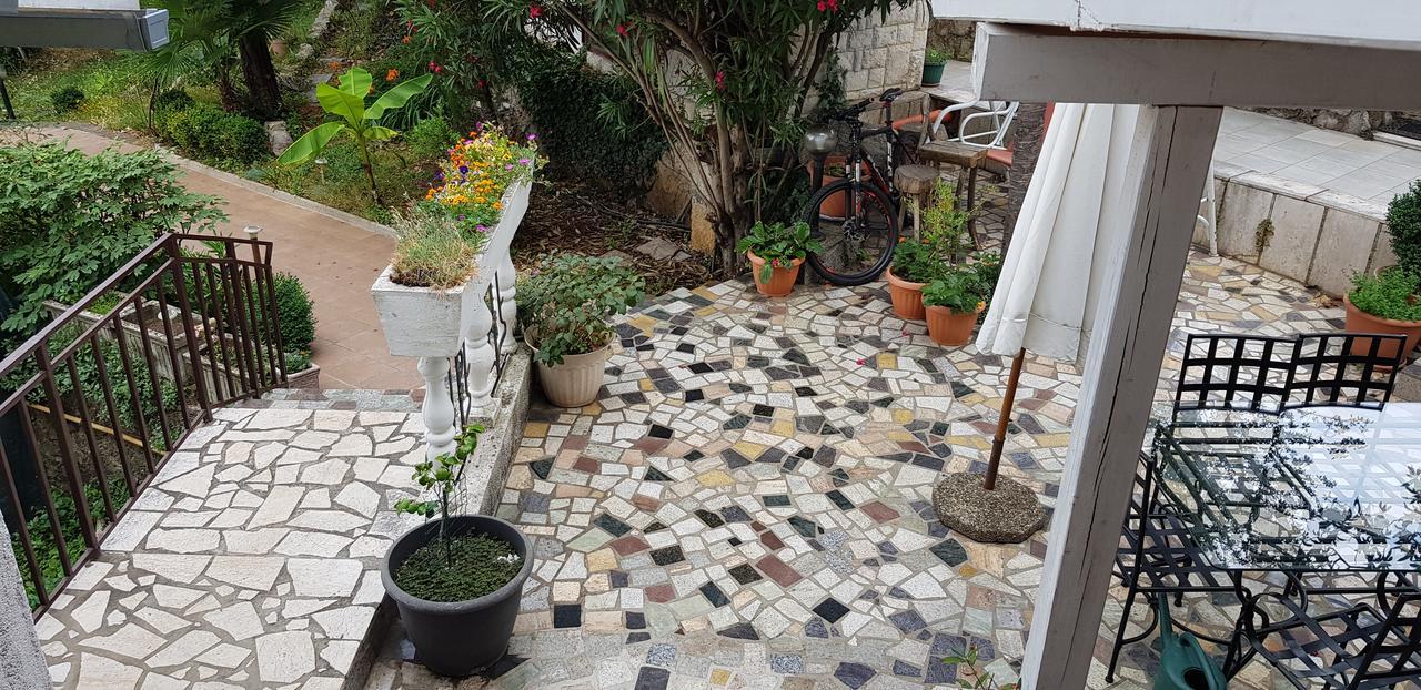 אופטיה Rooms & Apartments Semic מראה חיצוני תמונה