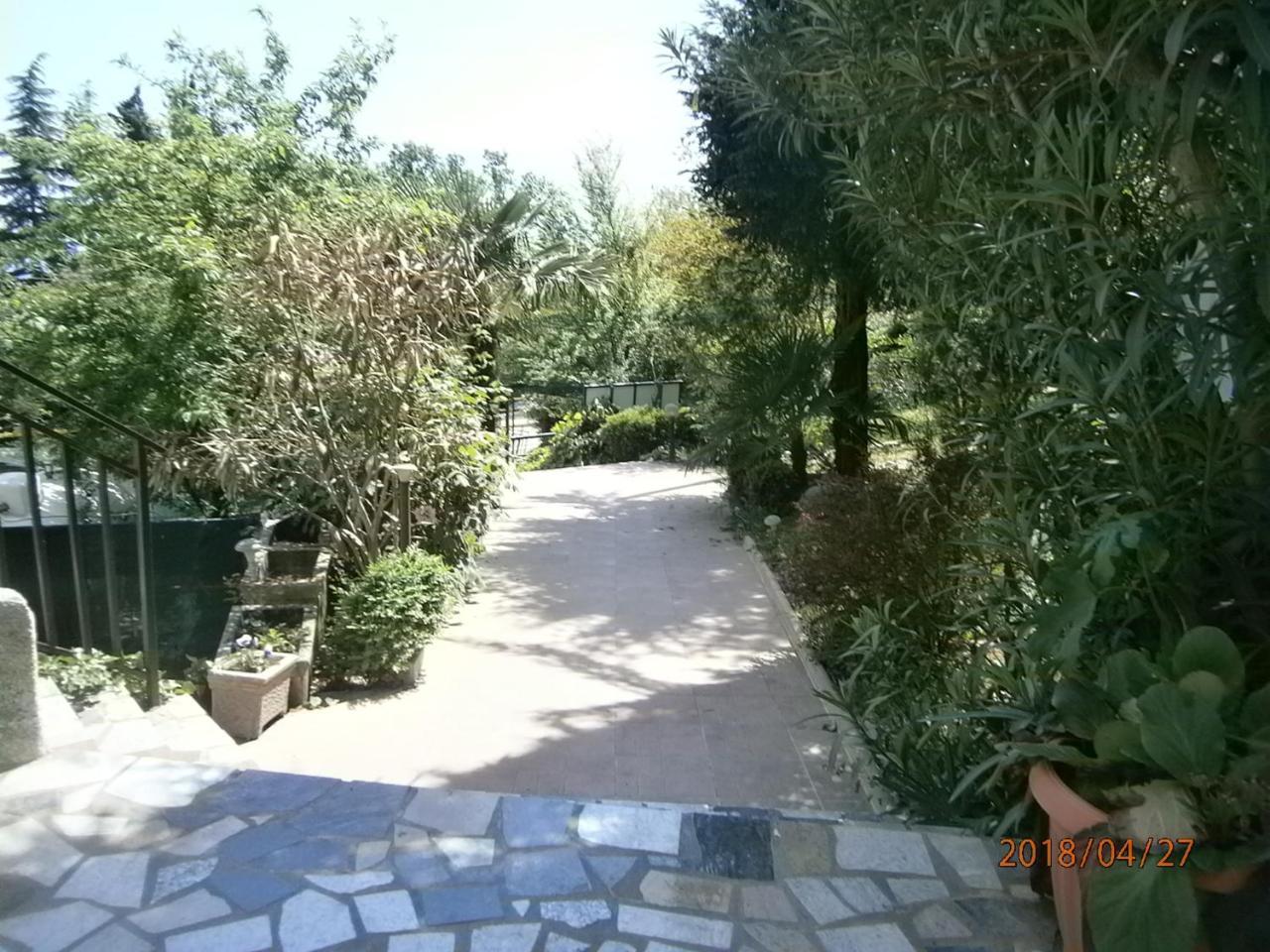 אופטיה Rooms & Apartments Semic מראה חיצוני תמונה